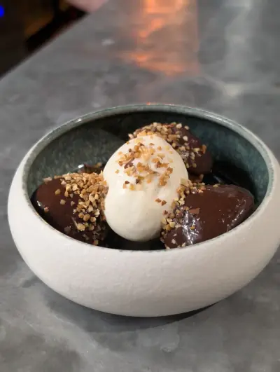 Mousse au chocolat, caramel et nougatine